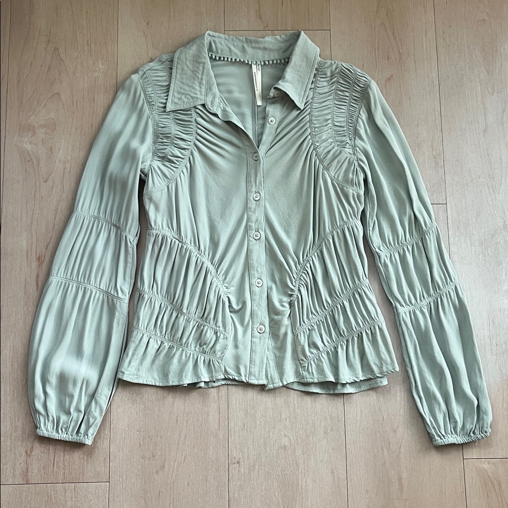 By Anthropologie Long-Sleeve Shirred Buttondown Shirt LIGHT BLUE